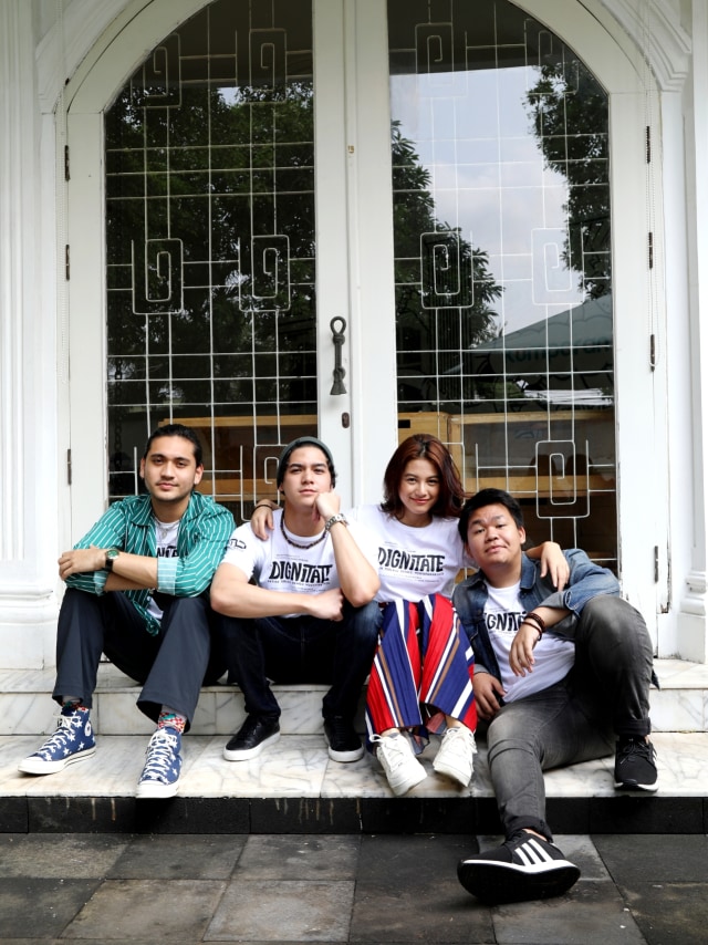 Para cast Film Dignitate, Al Ghazali, Teuku Ryzki, Lania Fira, dan Giorgino Abraham, saat berkunjung ke kantor kumparan, Jakarta. Foto: Melly Meiliani/kumparan