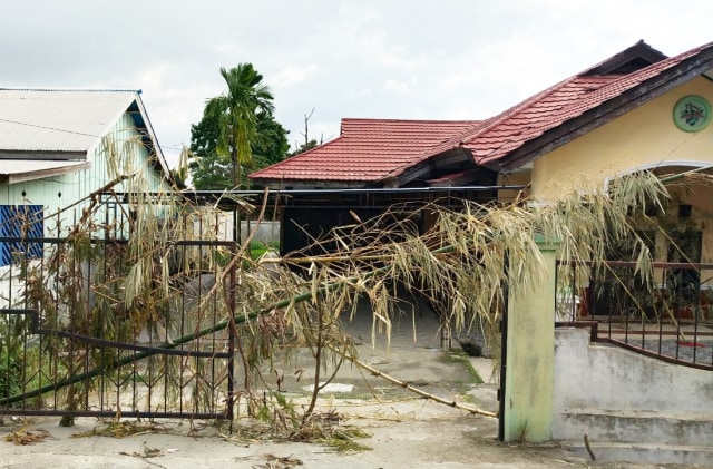 Rumah dinas pimpinan DPRD Manokwari yang dipalang keluarga Ullo dan Mandacan. (Foto Irsye)