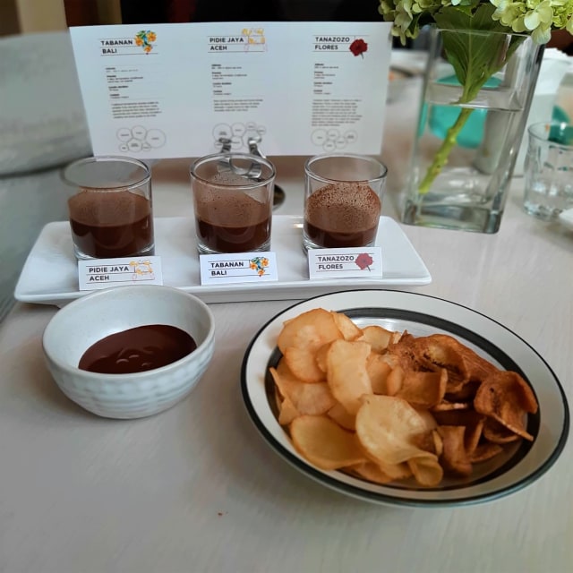 Cokelat shot ala Le Chocolat Lounge, Pullman Thamrin Foto: Azalia Amadea/Kumparan