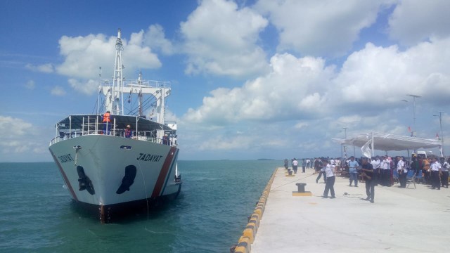 Uji sandar kapal di Pelabuhan Tanjung Moco. Foto: Ismail/kepripedia.com