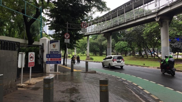 Situasi Jalan Sudirman arah Semanggi, Depan Kampus Atma Jaya, Jakarta Pusat. Foto: Andesta Herli Wijaya/kumparan