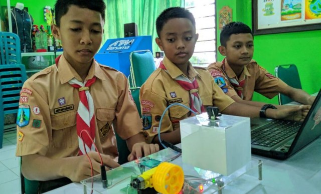 Buat Pengaman Motor Pakai E-KTP, 3 Siswa SMP Ponorogo Juara Olimpiade