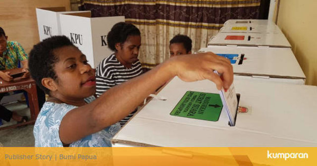 Pencoblosan saat Pemilu 2017 di Kota Jayapura, Provinsi Papua. (BumiPapua.com/Lazore)