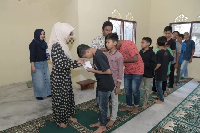 50 Anak Panti Asuhan Nirmala di Aceh Terima Santunan (10733)