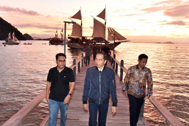 Joko Widodo berlayar menaiki kapal penisi, Labuan Bajo