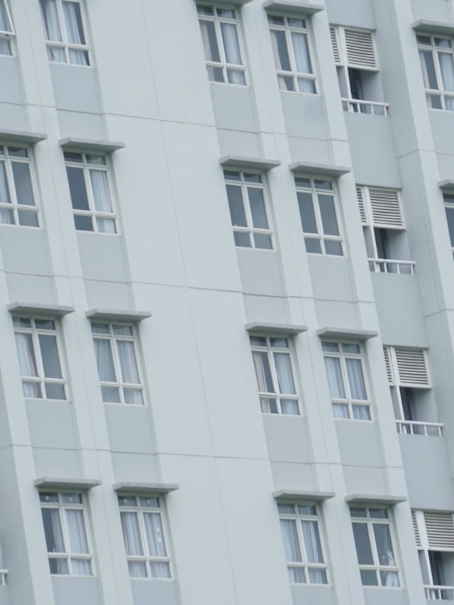 Kondisi bangunan bagian depan Wisma Atlet Kamayoran, Jakarta Pusat, Senin (20/1). Foto: Helmi Afandi Abdullah/kumparan