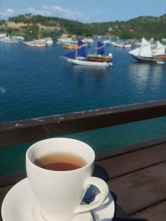 Pemandangan di depan Hotel Inaya Bay Komodo, Labuan Bajo, NTT.  Foto: Dewi Rachmat Kusuma/kumparan