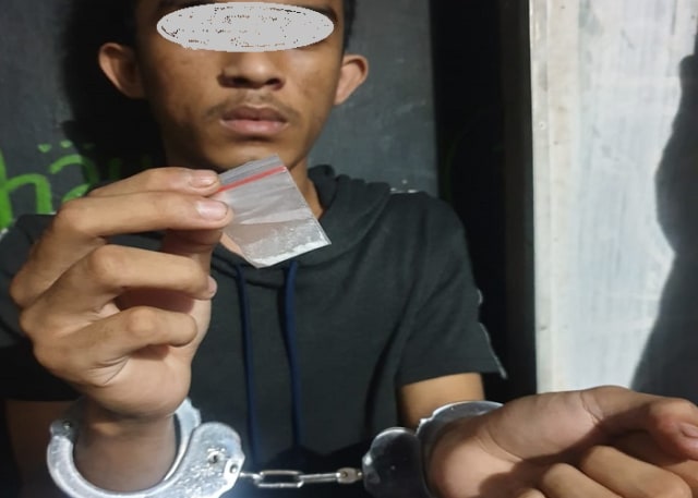  Nurwahyudi alias Tutu (22) ditangkap saat edarkan sabu (Makassar Indeks/Sibali).