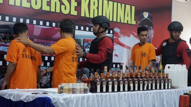 Konferensi Polres Tanjung Priok, Miras Oplosan