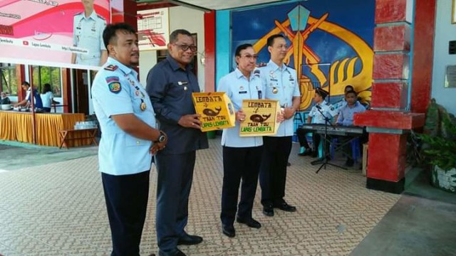 Serah terima Jabatan dan Pisah Sambut Kepala Lembaga Pemasyarakatan kelas III Lembata, yang berlangsung di Lapangan Upacara Lapas Kelas III Lembata, Kota Lewoleba, Senin (20/1/2o20) pagi. Foto: istimewa.