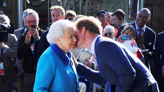 Pangeran Harry dan Ratu Elizabeth II