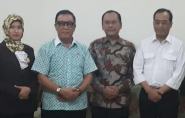 Wahyu Purwanto (dua dari kiri) saat bersama Menteri Perhubungan, Budi Karya Sumadi﻿. Foto: Istimewa