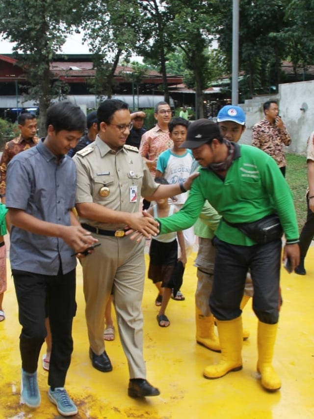 Gubernur DKI Jakarta, Anies Baswedan saan meninjau Taman Puring. Foto: Dok. Pemprov DKI