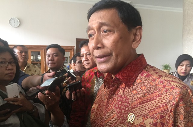 Ketua Wantimpres Wiranto seusai bertemu dengan jajaran dekanat dan guru besar Universitas Gadjah Mada (UGM). Foto: Arfiansyah Panji Purnandaru/kumparan