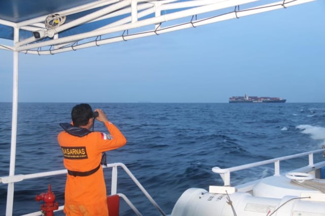 Operasi SAR terhadap juru mudi kapal tanker STI Jermyn di perairan Selat Melaka. Foto: Dok. SAR Banda Aceh