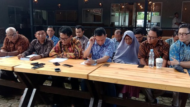 Forum Komunikasi Pengembang Perumahan Cirebon (FKPPC) menggelar konferensi pers persoalan proyek pembangunan unit rumah yang terkendala. (Juan)
