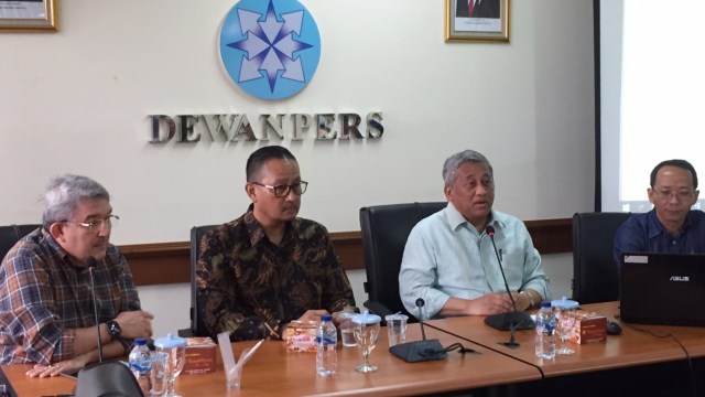 Dirjen Aptika Kemenkominfo Samuel Abrijani Pangerapan (kedua dari kiri) di Gedung Dewan Pers, Jakarta Pusat. Foto: Andesta Herli Wijaya/ kumparan.