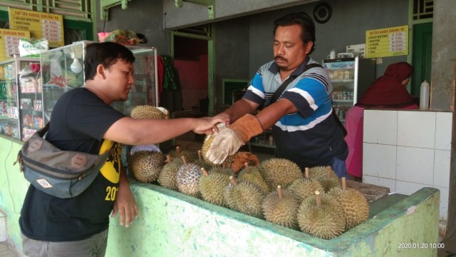 Durian di Kebun Antapsari Desa Rajawetan, Kecamatan Tonjong, Kabupaten Brebes. (Foto: Reza Abineri)