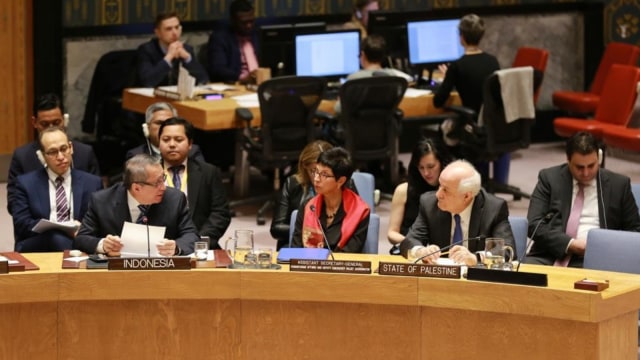 Wakil Tetap RI untuk PBB di New York, Duta Besar Dian Triansyah Djani (kiri) dalam pertemuan DK PBB di New York. Foto: Dok. PTRI New York