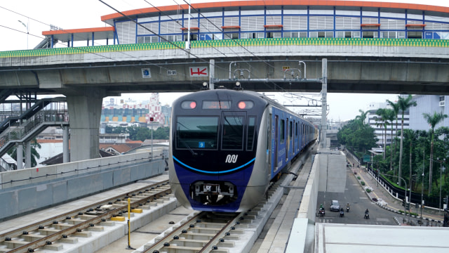 MRT melintas di Stasiun MRT Asean, Jakarta (22/1/2020). Foto: Helmi Afandi/kumparan