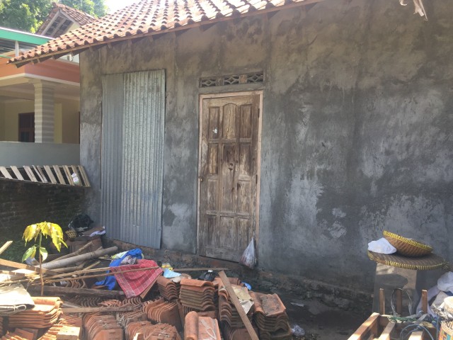 Kondisi rumah Rubingah di Dusun Kranggan, Desa Jogotirto, Kecamatan Berbah, Kabupaten Sleman. Foto: Arfiansyah Panji Purnandaru/kumparan