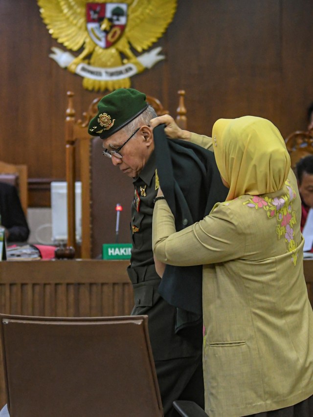 Kivlan Zen bersiap menjalani sidang lanjutan dengan agenda pembacaan eksepsi atau nota keberatan di Pengadilan Negeri Jakarta Pusat, Rabu (22/1/2020). Foto: ANTARA FOTO/Muhammad Adimaja