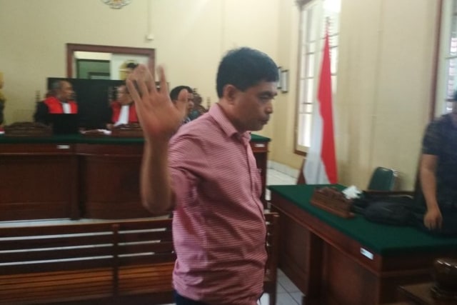 Mantan Sekretaris KPU Makassar, Sabri di vonis penjara 5,6 Tahun, (Makassar Indeks/Fritz).