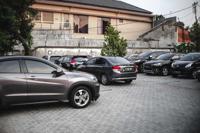 Berita Menarik: Revisi Biaya Parkir di Jakarta; Stut Motor Mogok Bisa Ditilang! (60378)