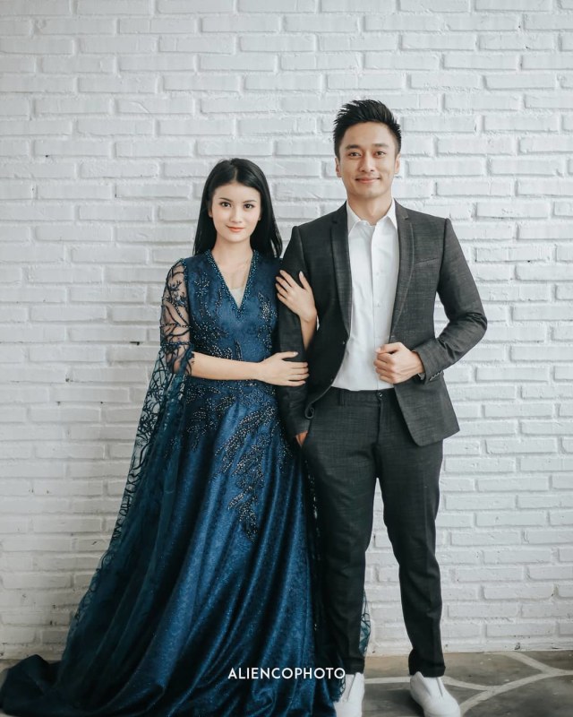 Ina Marika dan suami, Rezca Syam. Foto: (Instagram @ina.marika)