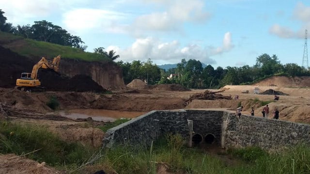 Proyek yang merubah aliran anak sungai di Kota Manado yang akhirnya dikonsultasikan DPRD Kota Manado ke Kementerian LHK