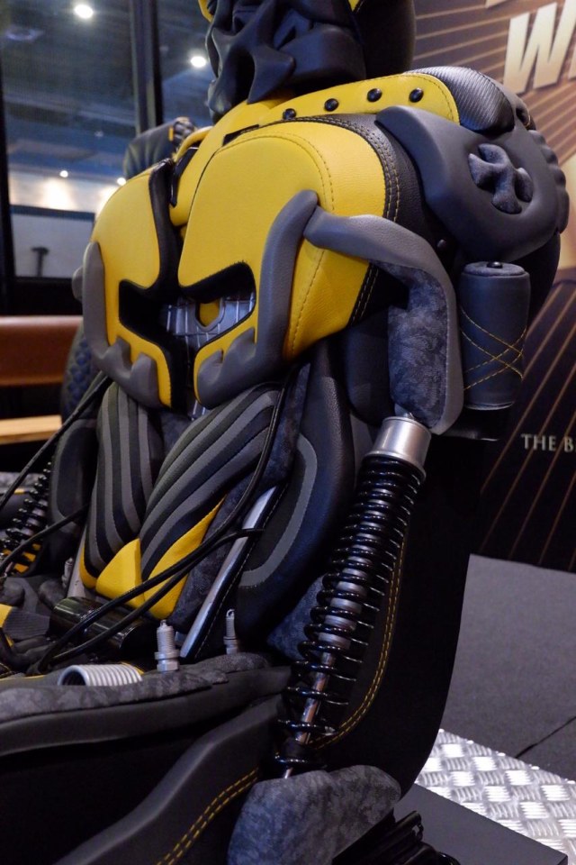 Jok Bumblebee pakai kulit sintetis MBTech