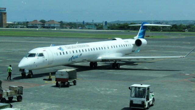 Pesawat Garuda Bombardier CRJ 1000 NG. Foto: Shutter Stock