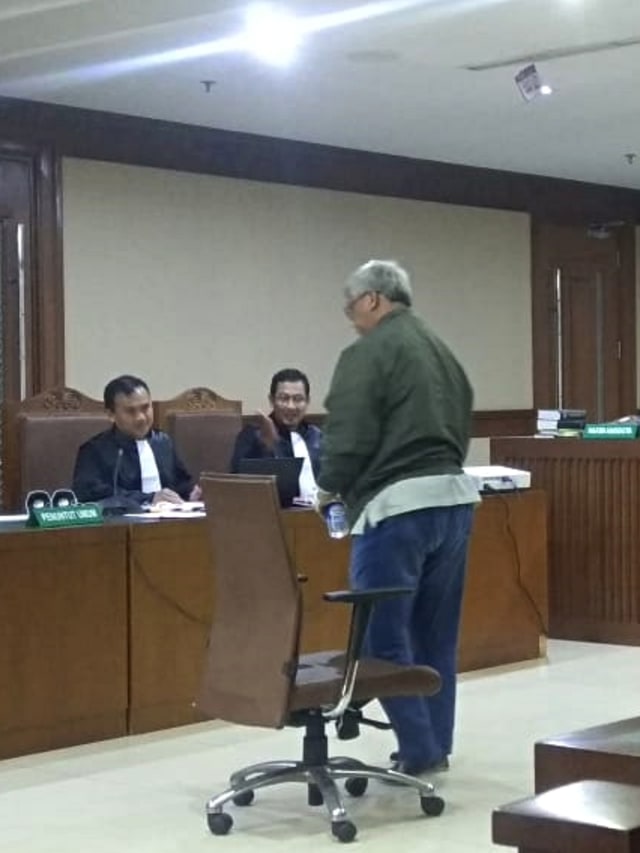 Akil Mochtar di Pengadilan Tipikor Jakarta saat menjadi saksi kasus Ependy, Kamis (23/1). Foto: Adhim Mugni Mubaroq/kumparan