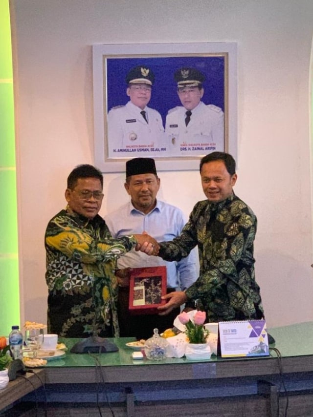 Wali Kota Banda Aceh, Aminullah Usman (kiri), Wakil Wali Kota Banda Aceh, Zainal Arifin (tengah) dan Wali Kota Bogor, Bima Arya. Dok. Humas Banda Aceh