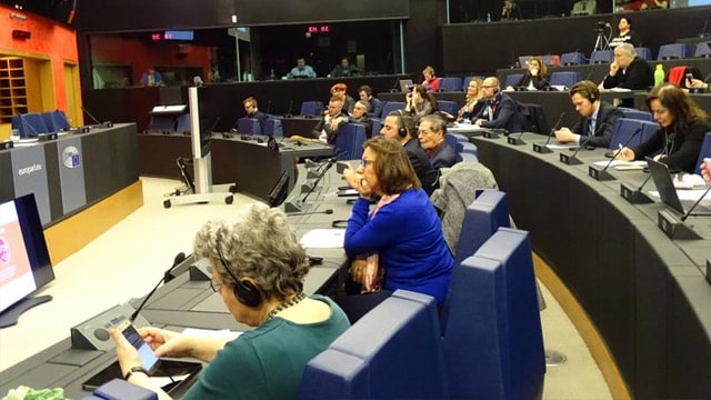 sebastian berbicara di depan parlemen1.jpg