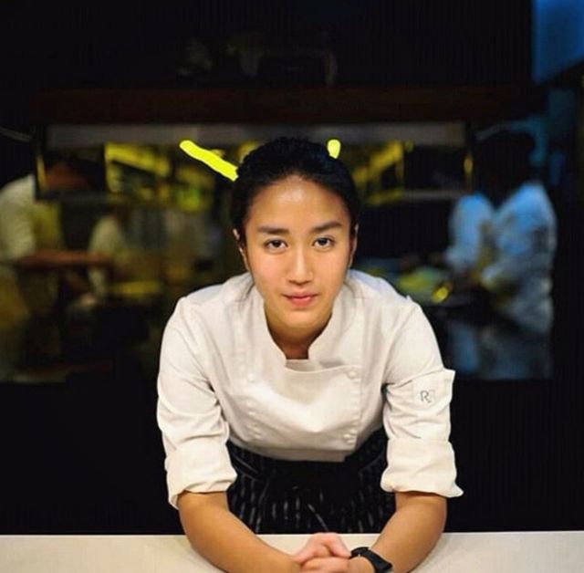 Chef Renatta Moeloek menjadi trending topic pada Kamis (23/01) di Twitter. Netizen kagum dengan kecantikan serta keahliannya dalam memasak | Photo by Instagram/@renattamoeloek