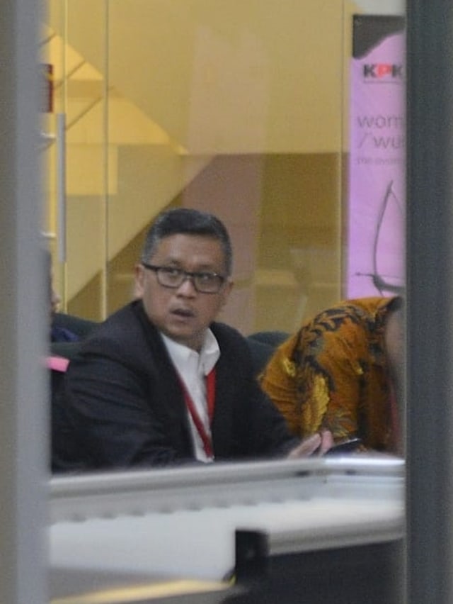 Sekjen PDIP Hasto Kristiyanto tiba di Gedung KPK, Jumat (24/1). Foto: Fanny Kusumawardhani/kumparan