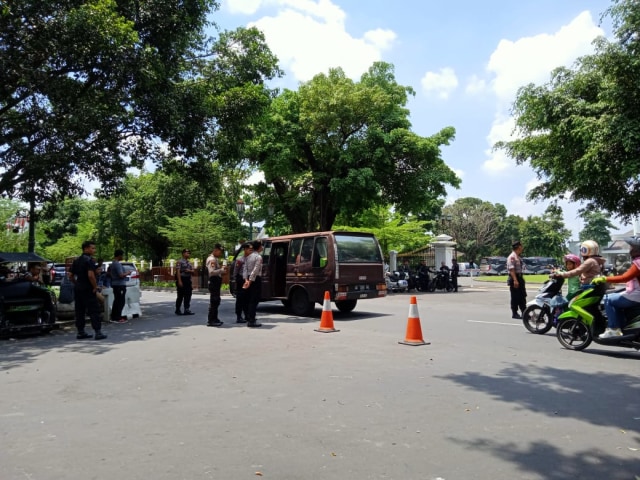 Suasana di kawasan Gedung Agung Yogyakarta yang dijaga ketat oleh pihak kepolisian, Jumat (24/1/2020). Foto: Birgita