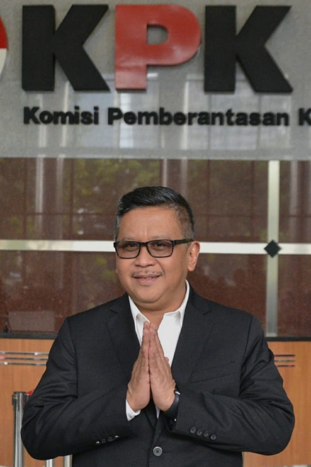 Sejken PDIP Hasto Kristiyanto usai menjalani pemeriksaan sebagai saksi atas tersangka Saeful di Gedung KPK, Jakarta, Jumat (24/1). Foto: Fanny Kusumawardhani/kumparan