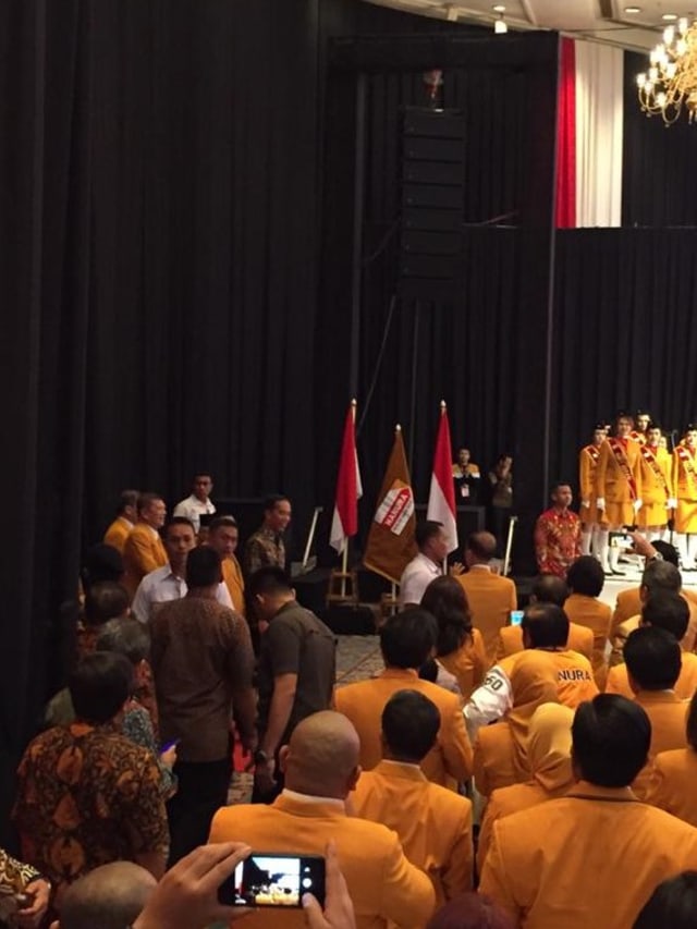 Presiden Joko Widodo danWapres Ma'ruf Amin didampingi Ketum Hanura Oesman Sapta Odang menghadiri pelantikan pengurus DPP Hanura. Foto: Paulina Herasmarindar/kumparan