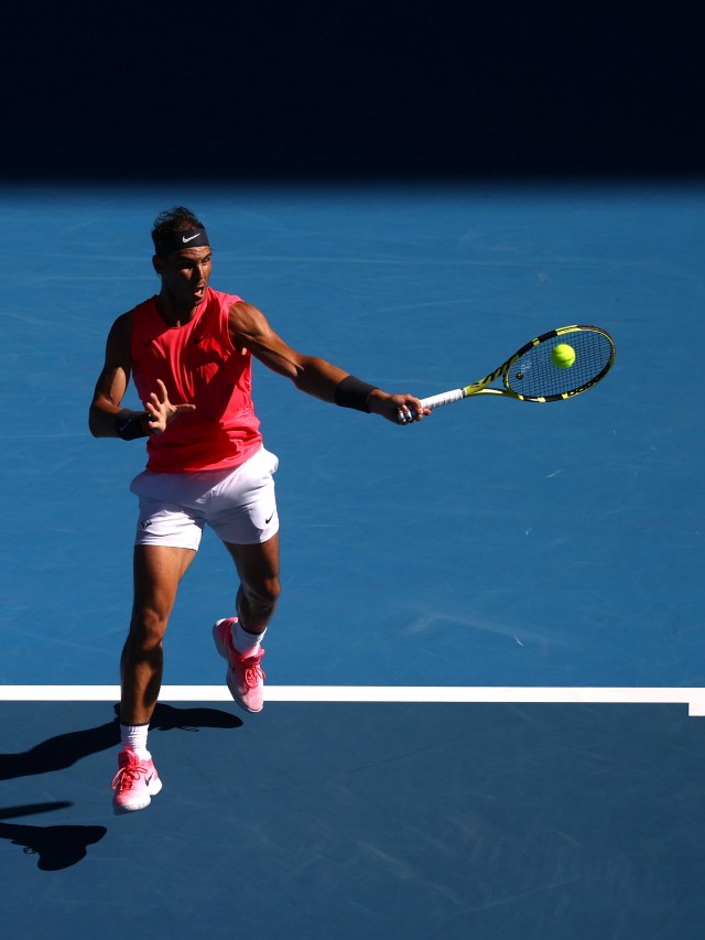 Pemain Spanyol Rafael Nadal beraksi di Australian Open 2020. Foto: REUTERS / Kai Pfaffenbach