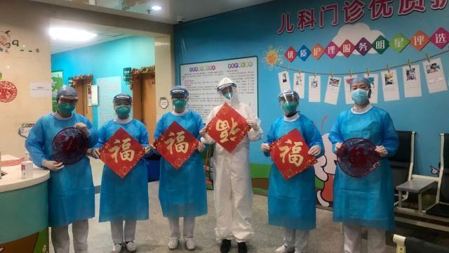 Foto: Melihat Tim Medis RS Wuhan di China Tangani Virus Corona (406192)
