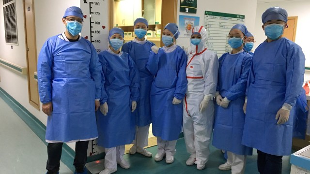 Foto: Melihat Tim Medis RS Wuhan di China Tangani Virus Corona (406196)
