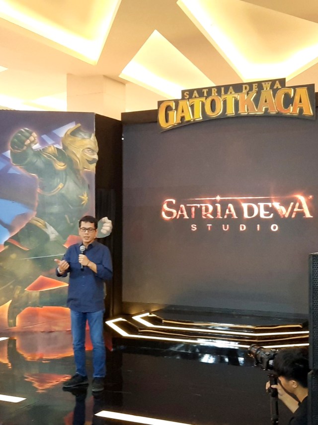 Menparekraf Wishnutama dalam acara perilisan film 'Satria Dewa GatotKaca' di Kota Kasablanka Mall, Jakarta Selatan, Minggu (26/1). Foto: Aria Pradana/kumparan