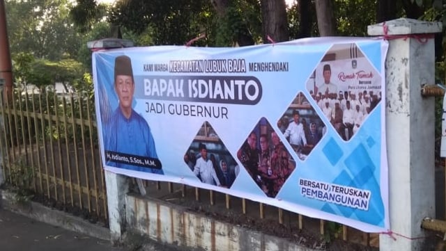 Salah satu spanduk dukungan kepada Isdianto atas nama warga Kecamatan Lubuk Baja, Batam. Foto: Istimewa