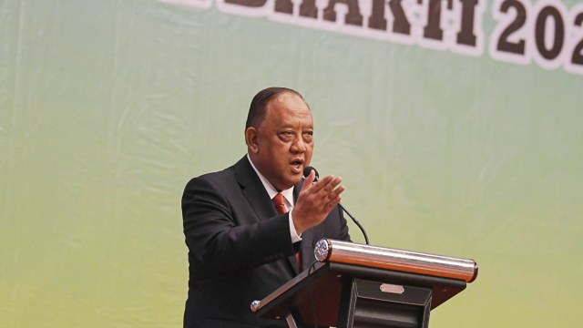 Ketua Umum KONI Marciano Norman menyampaikan pidato usai melantik pengurus KONI Provinsi Sumatera Selatan di Palembang, Minggu (26/1/2020). Foto: ANTARA FOTO/Nova Wahyudi