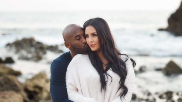 Kobe Bryant dan Vanessa merayakan hari ulang tahun pernikahannya ke-18. Foto: Instagram/@kobebryant