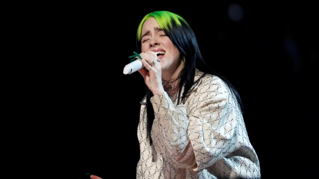 Penampilan Billie Eilish di ajang Grammy Awards Ke-62 di Los Angeles, California. Foto: REUTERS/Mario Anzuoni
