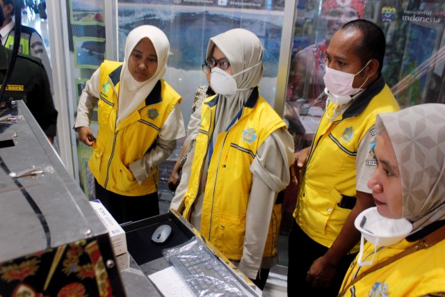 Antisipasi virus corona di Bandara Papua