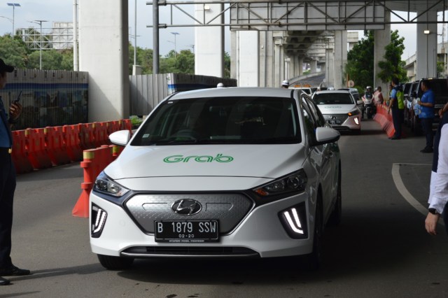 Grab Indonesia mengoperasionalkan 20 unit armada GrabCar Elektrik, Hyundai Ioniq. Foto: Bagas Putra Riyadhana